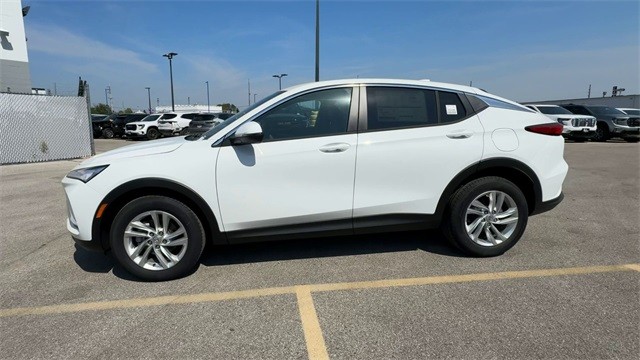 Buick Envista Vehicle Full-screen Gallery Image 05