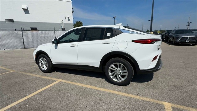 Buick Envista Vehicle Full-screen Gallery Image 06