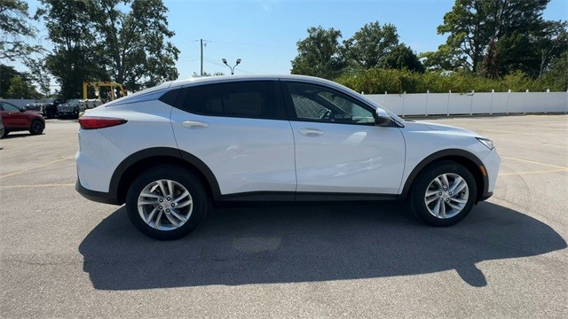 Buick Envista Vehicle Full-screen Gallery Image 09