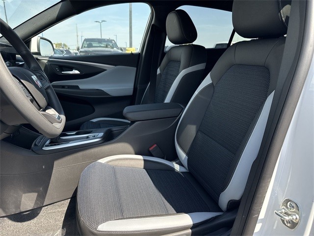 Buick Envista Vehicle Full-screen Gallery Image 11