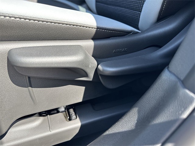 Buick Envista Vehicle Full-screen Gallery Image 12