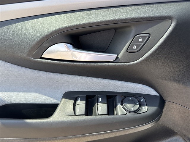 Buick Envista Vehicle Full-screen Gallery Image 13