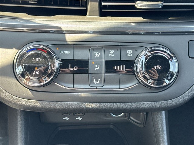 Buick Envista Vehicle Full-screen Gallery Image 18