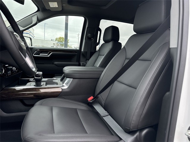 GMC Sierra 1500 Vehicle Full-screen Gallery Image 11