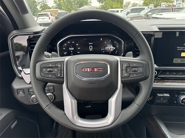 GMC Sierra 1500 Vehicle Full-screen Gallery Image 14