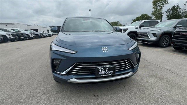 Buick Envista Vehicle Full-screen Gallery Image 03