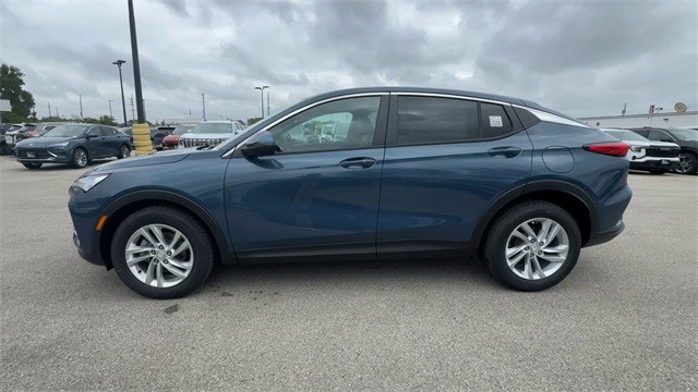 Buick Envista Vehicle Full-screen Gallery Image 05