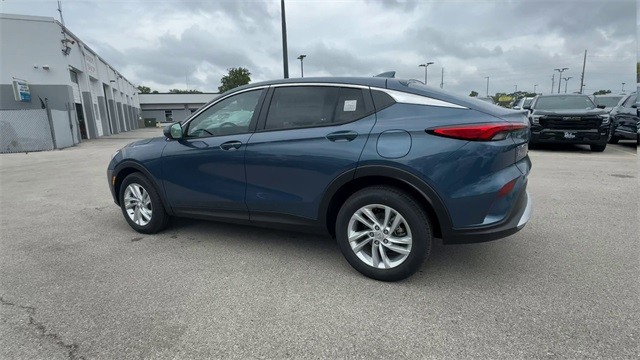 Buick Envista Vehicle Full-screen Gallery Image 06