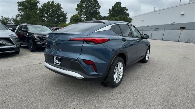 Buick Envista Vehicle Full-screen Gallery Image 08