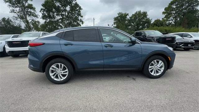 Buick Envista Vehicle Full-screen Gallery Image 09