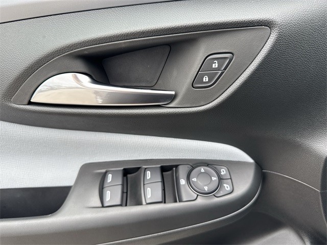 Buick Envista Vehicle Full-screen Gallery Image 13