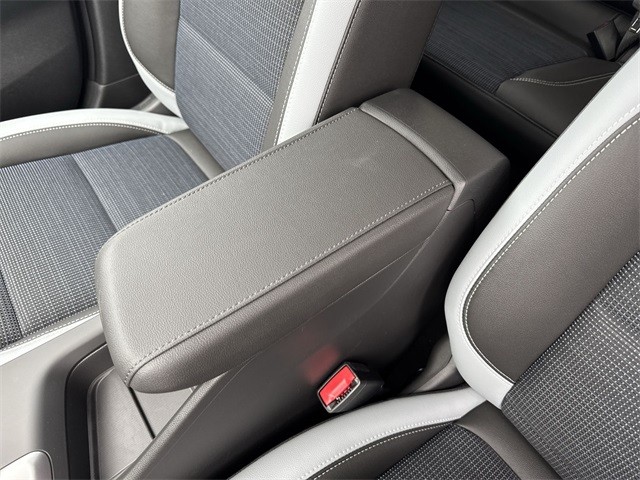 Buick Envista Vehicle Full-screen Gallery Image 20