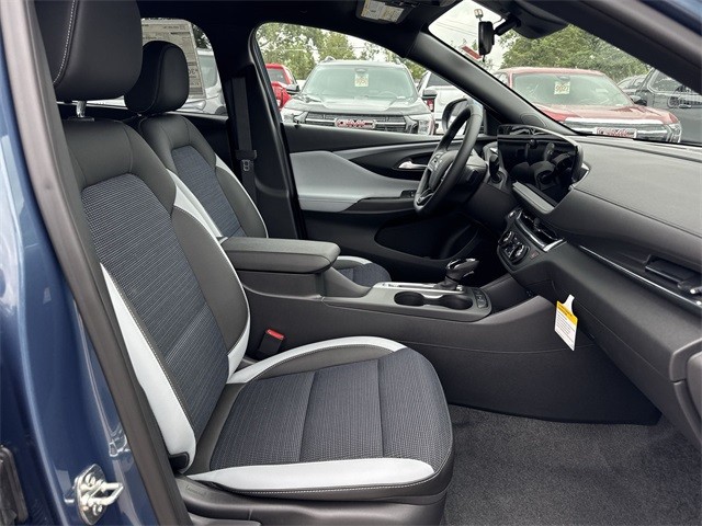 Buick Envista Vehicle Full-screen Gallery Image 24