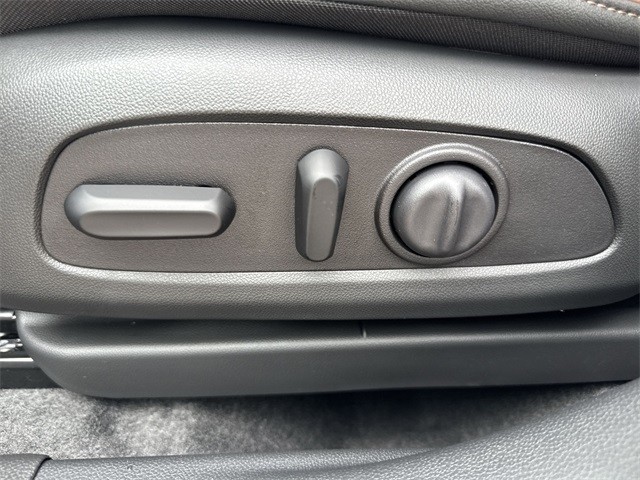Buick Envista Vehicle Full-screen Gallery Image 12