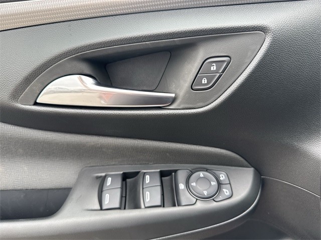 Buick Envista Vehicle Full-screen Gallery Image 13