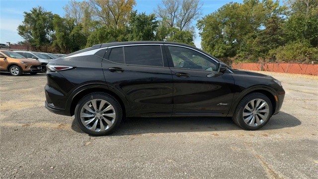 Buick Envista Vehicle Full-screen Gallery Image 09