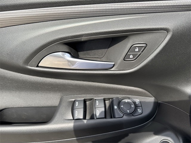 Buick Envista Vehicle Full-screen Gallery Image 13