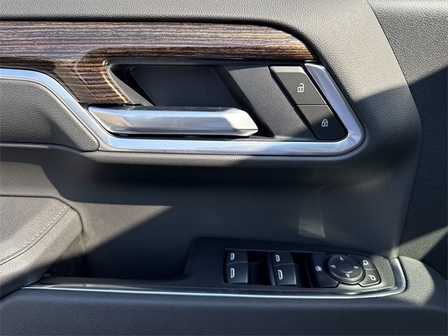 GMC Sierra 1500 Vehicle Full-screen Gallery Image 13