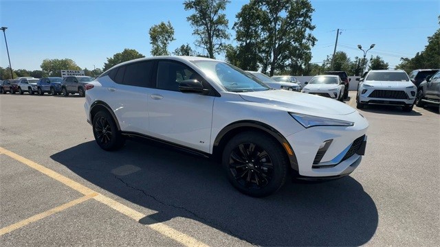 Buick Envista Vehicle Full-screen Gallery Image 02