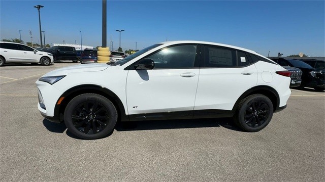 Buick Envista Vehicle Full-screen Gallery Image 05