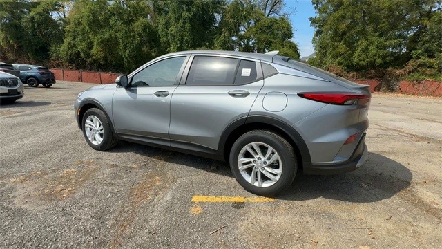 Buick Envista Vehicle Full-screen Gallery Image 06