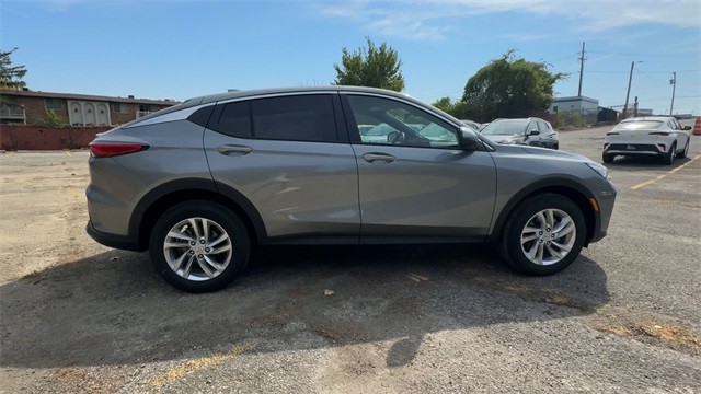 Buick Envista Vehicle Full-screen Gallery Image 09