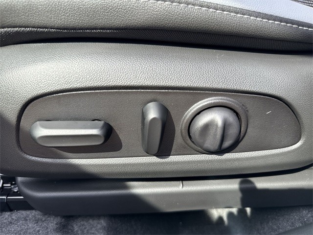 Buick Envista Vehicle Full-screen Gallery Image 12