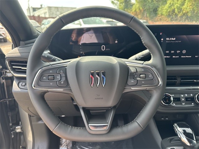 Buick Envista Vehicle Full-screen Gallery Image 14