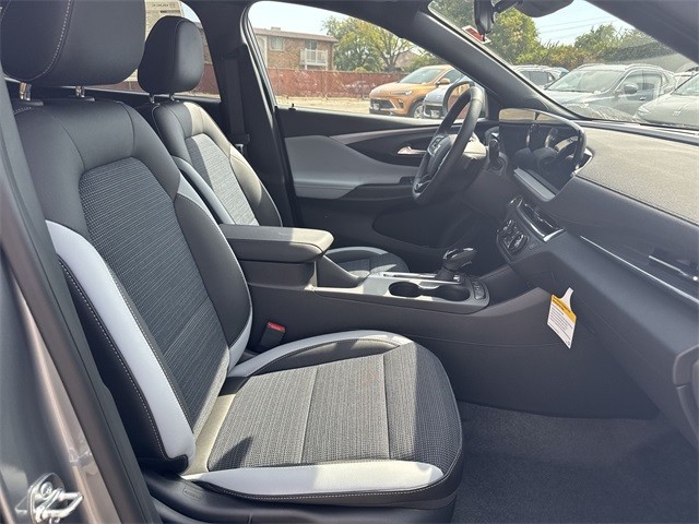 Buick Envista Vehicle Full-screen Gallery Image 23