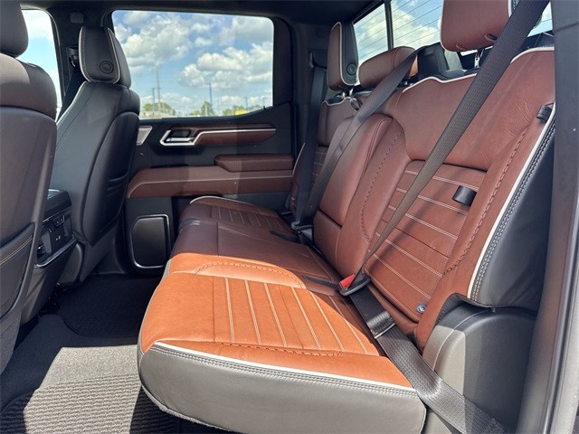 GMC Sierra 1500 Vehicle Full-screen Gallery Image 23