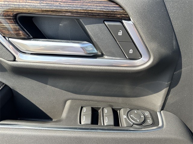 GMC Sierra 1500 Vehicle Full-screen Gallery Image 13