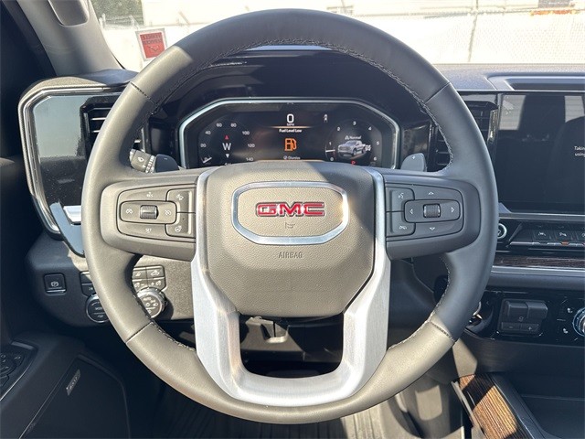 GMC Sierra 1500 Vehicle Full-screen Gallery Image 14