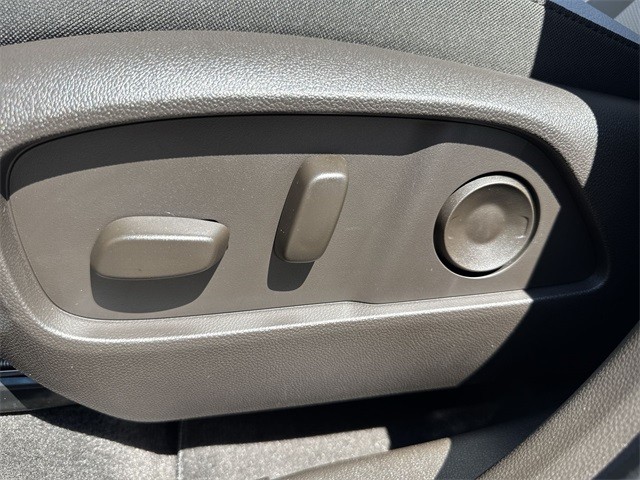 GMC Terrain Vehicle Full-screen Gallery Image 12