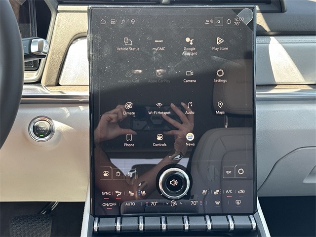 GMC Terrain Vehicle Full-screen Gallery Image 16