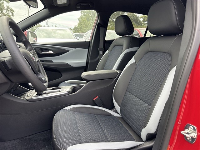 Buick Envista Vehicle Full-screen Gallery Image 11