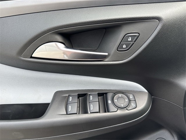 Buick Envista Vehicle Full-screen Gallery Image 13