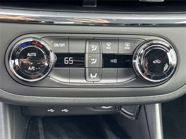 Buick Envista Vehicle Full-screen Gallery Image 18