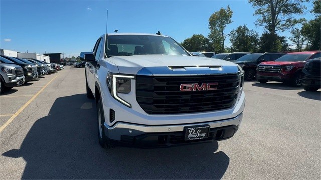 GMC Sierra 1500 Vehicle Full-screen Gallery Image 03