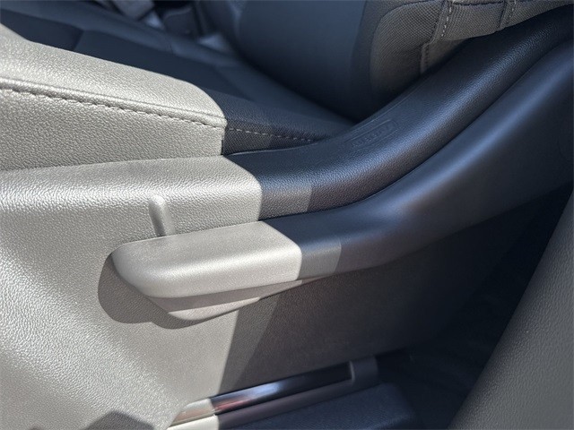 GMC Sierra 1500 Vehicle Full-screen Gallery Image 12