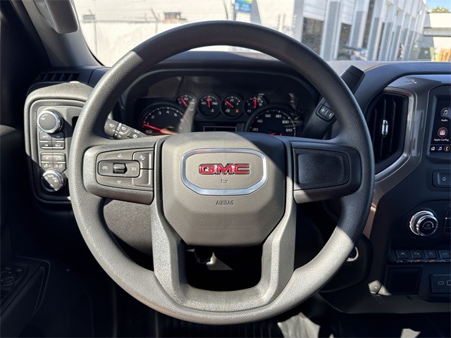 GMC Sierra 1500 Vehicle Full-screen Gallery Image 14