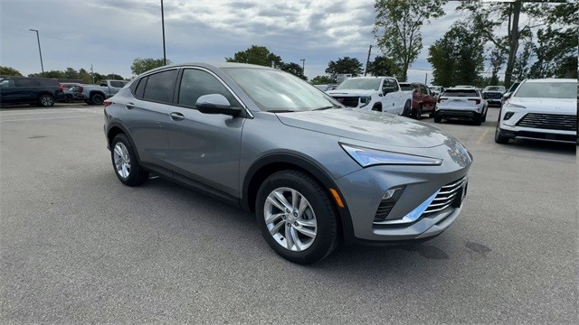 Buick Envista Vehicle Full-screen Gallery Image 02