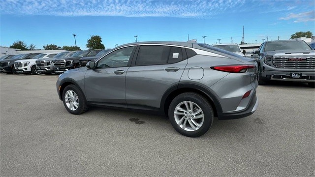 Buick Envista Vehicle Full-screen Gallery Image 06