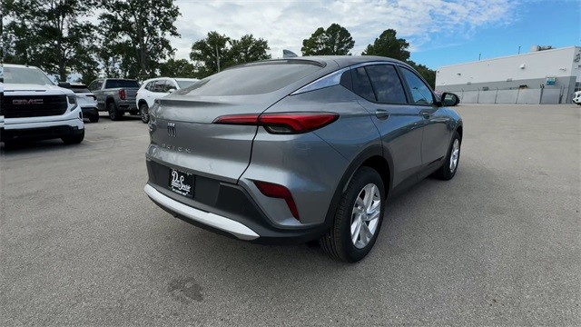 Buick Envista Vehicle Full-screen Gallery Image 08