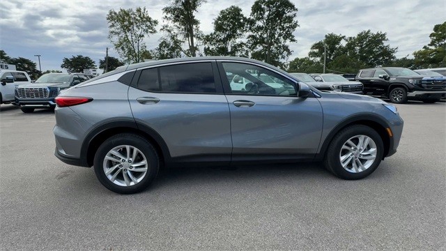 Buick Envista Vehicle Full-screen Gallery Image 09