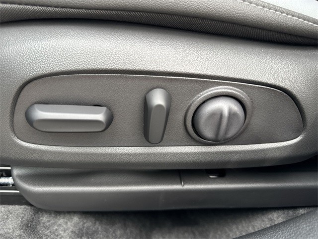 Buick Envista Vehicle Full-screen Gallery Image 12