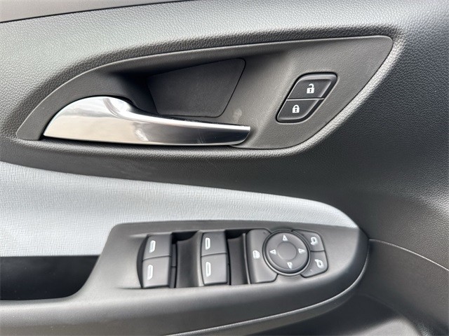 Buick Envista Vehicle Full-screen Gallery Image 13