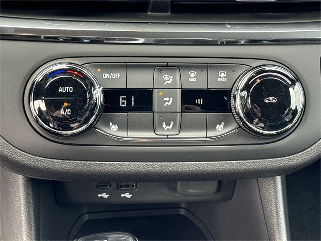 Buick Envista Vehicle Full-screen Gallery Image 18