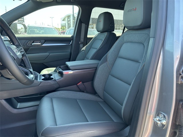 GMC Terrain Vehicle Full-screen Gallery Image 11