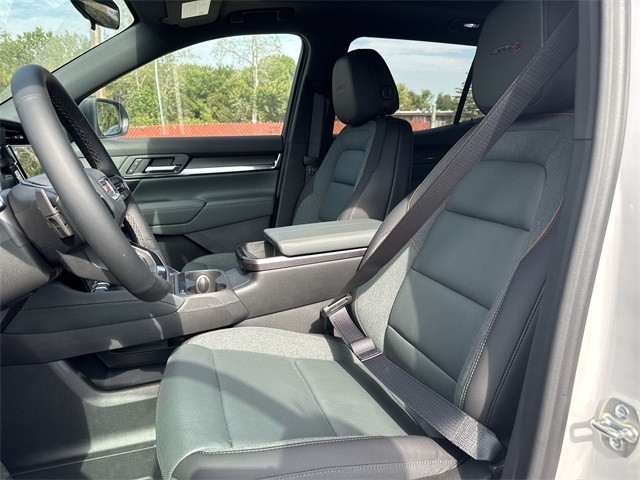 GMC Terrain Vehicle Full-screen Gallery Image 11