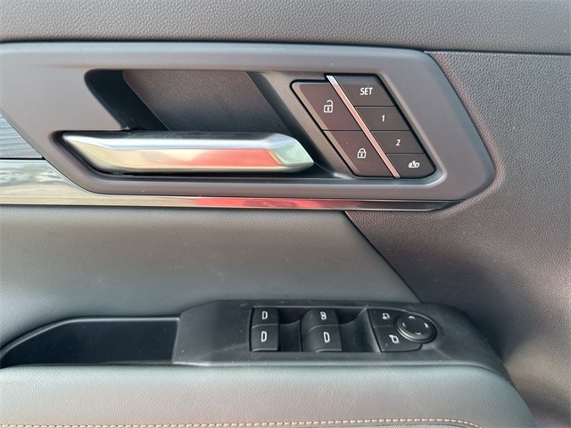 GMC Terrain Vehicle Full-screen Gallery Image 13